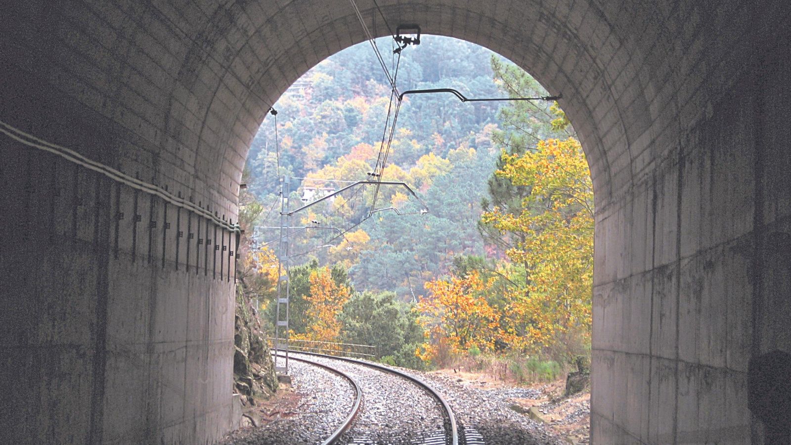 Túnel en Pousa, uno de los 14 del tramo Guillarei-Ourense.