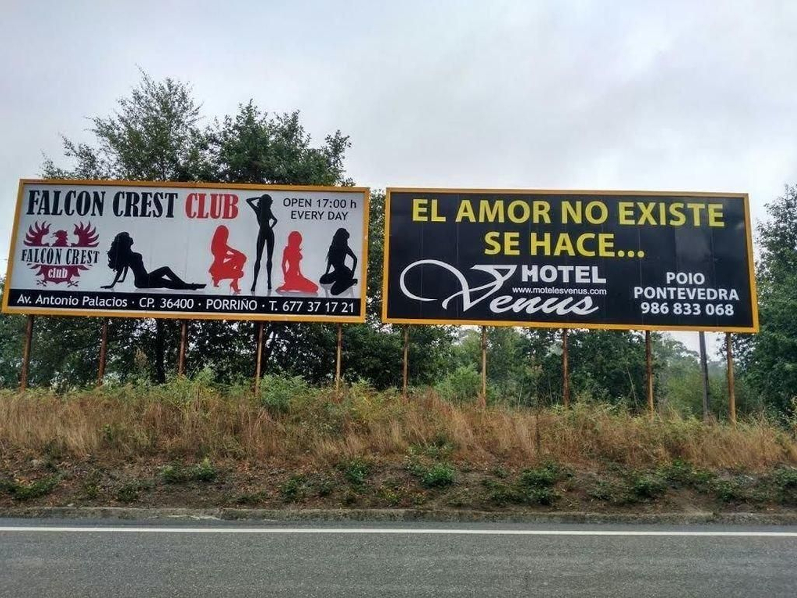 La publicidad de locales en el acceso al aeropuerto levantó críticas por colectivos de mulleres.
