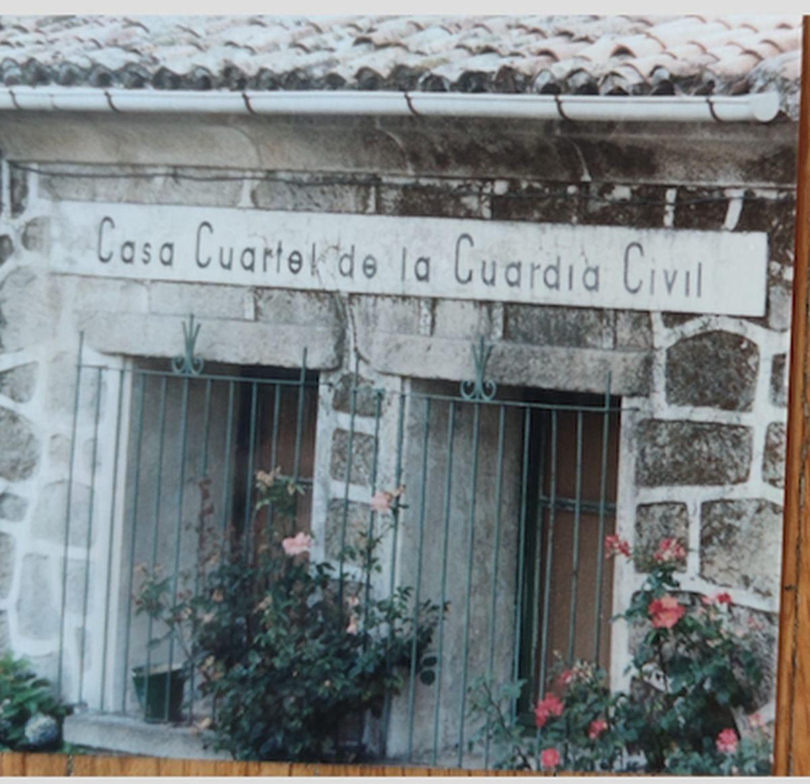 Así de artística era la entrada a “Calzados Vitan” en Lamas Carvajal.