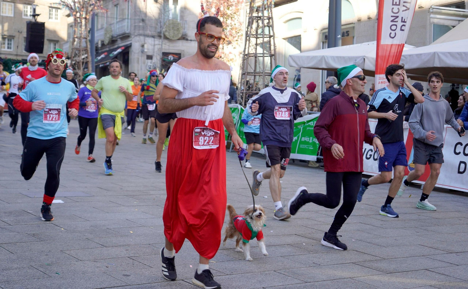 Galería | Disfraces y atletismo en la San Silvestre de Vigo 2025