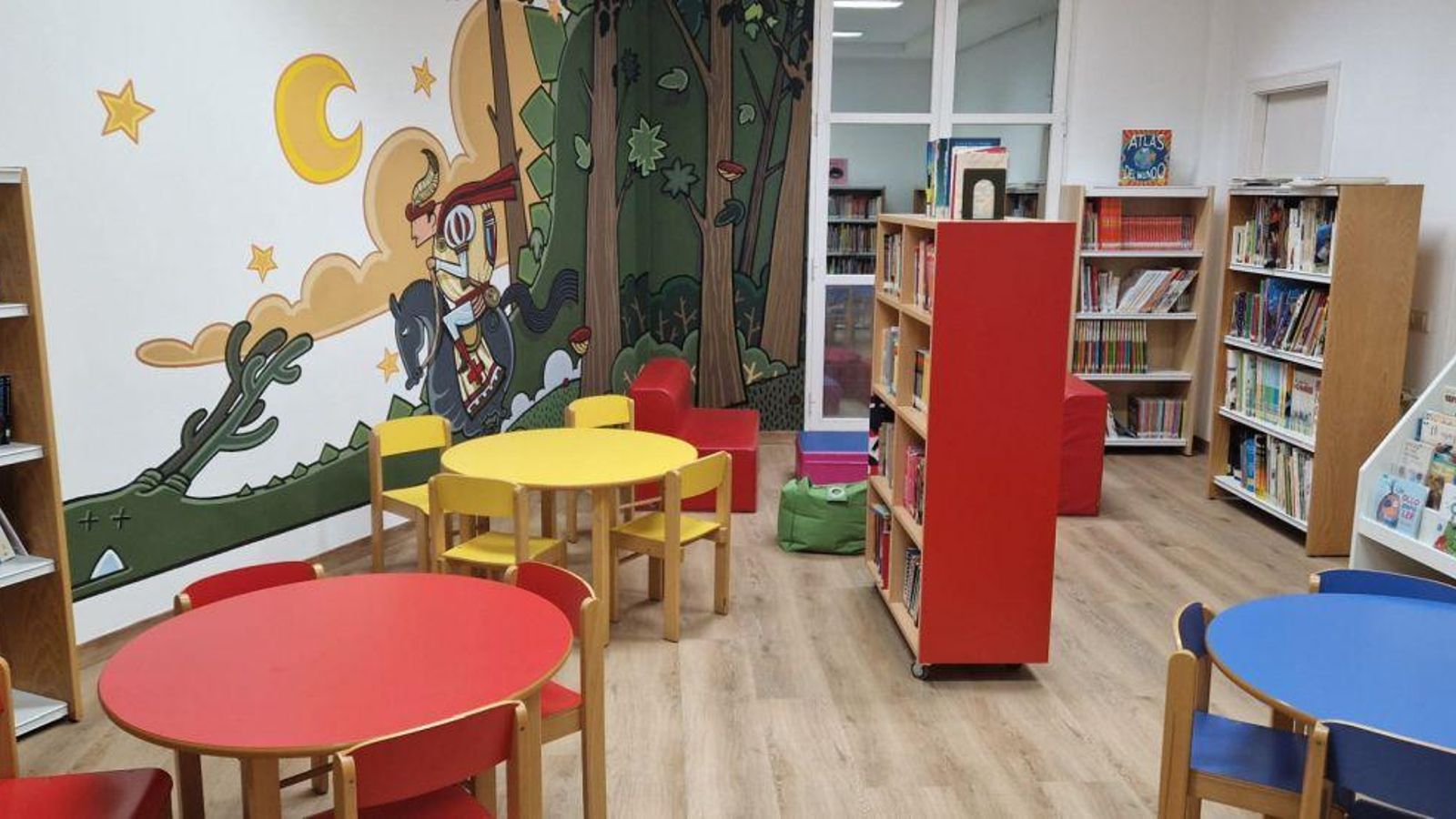 Zona de lectura infantil en la Biblioteca de Ribadavia.
