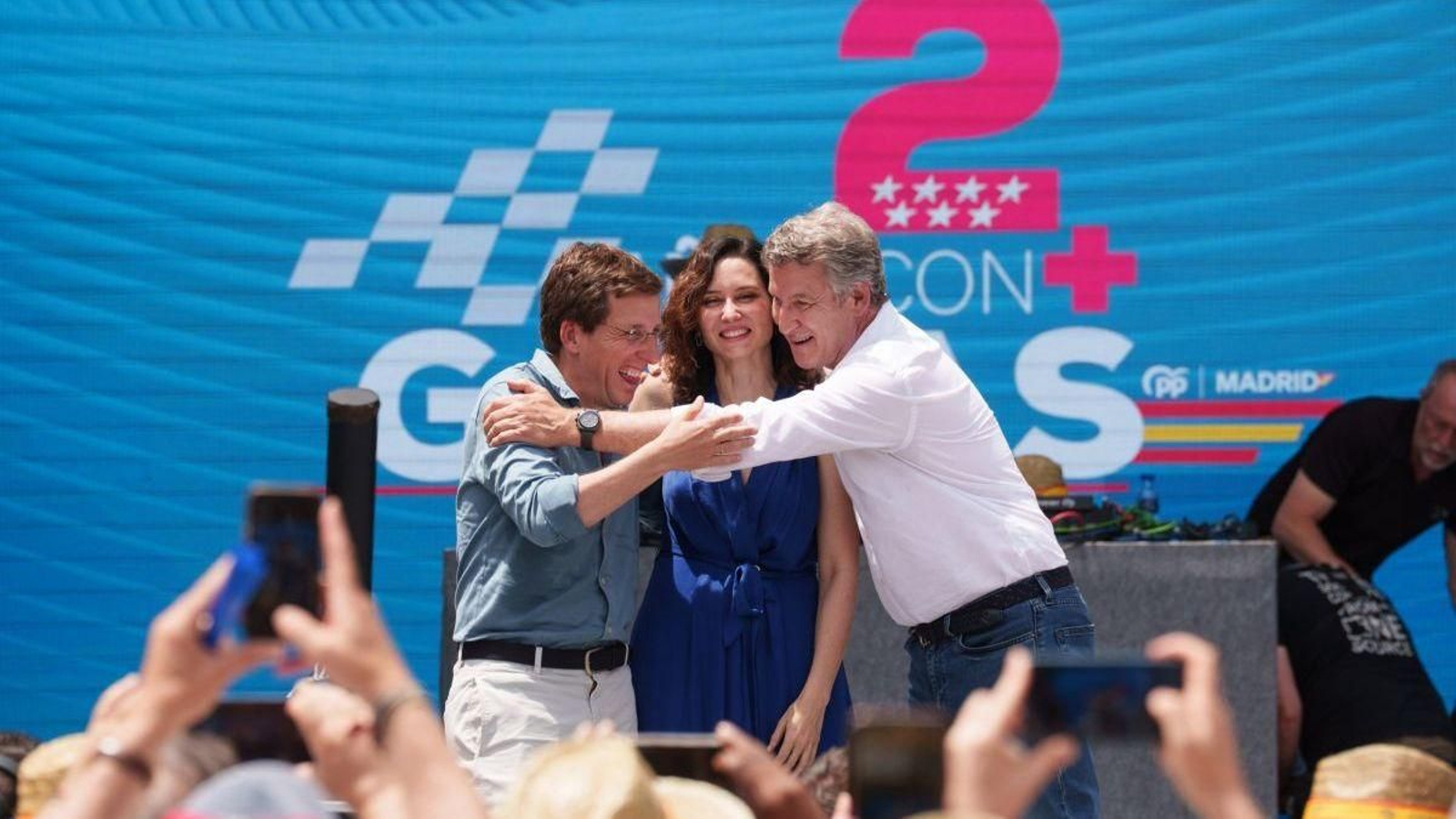 José Luis Martínez-Almeida, Isabel Díaz Ayuso, y  Alberto Núñez Feijóo, durante el acto.
