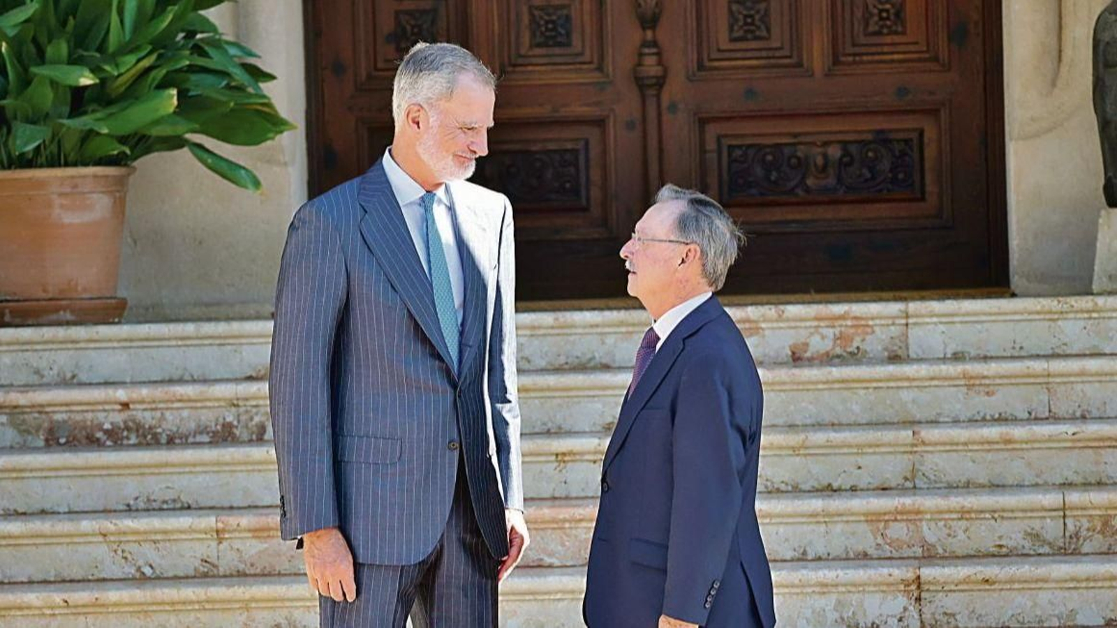 Felipe VI recibe a Juan Jesús Vivas Lara, presidente de Ceuta, en el Palacio de Marivent.