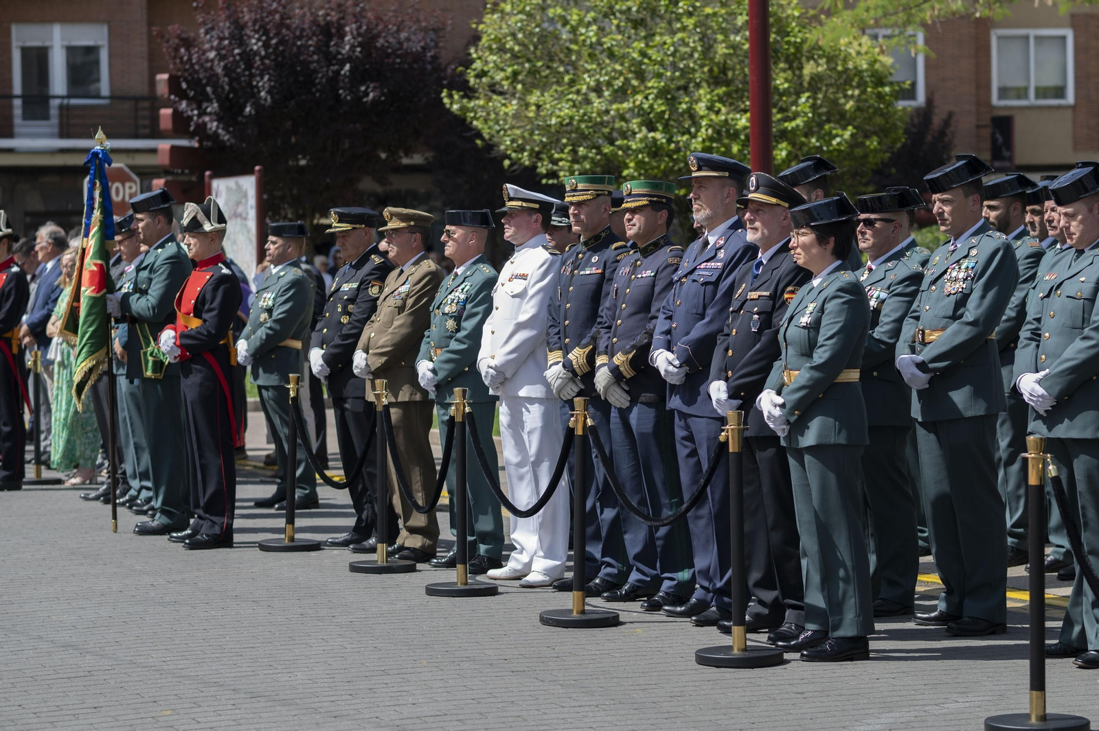 Galería | O Barco de Valdeorras se vuelca con el 182 aniversario de la Guardia Civil