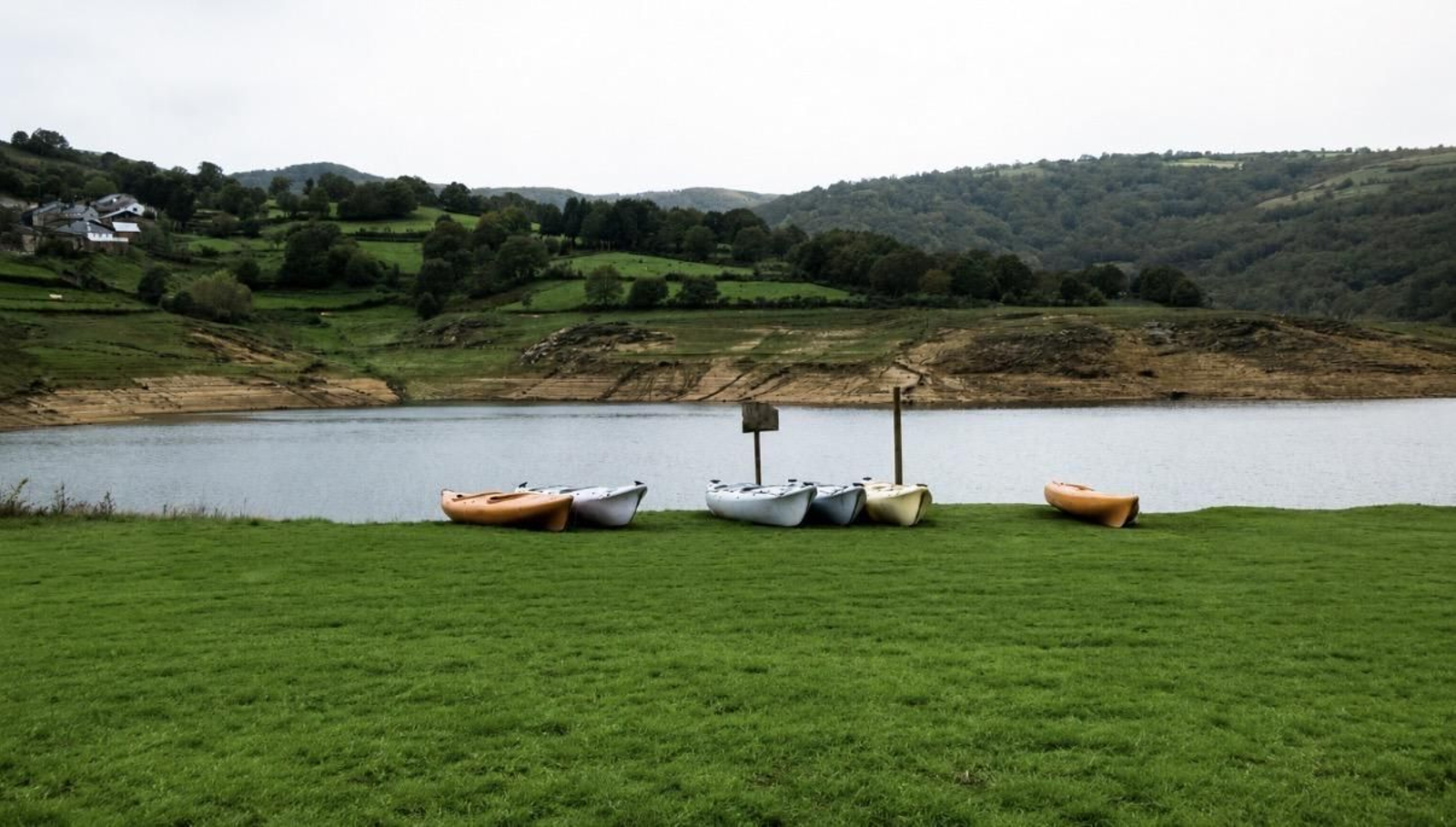 Área recreativa de Cardiego, embalse de Chandrexa de Queixa.