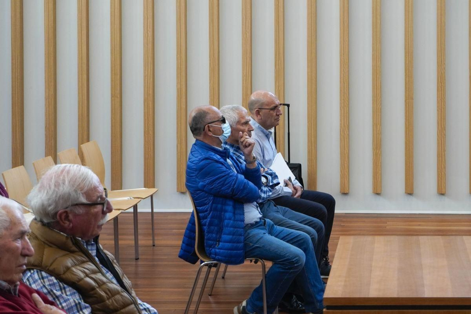 Los dos exalcaldes de Nigrán, entre otros ocho acusados, durante el juicio, visto para sentencia.