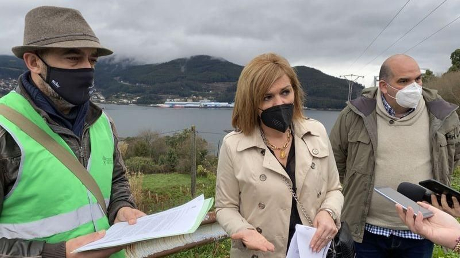 El concejal de Medio Ambiente,Ricardo Villar, y la alcaldesa de Redondela, Digna Rivas.