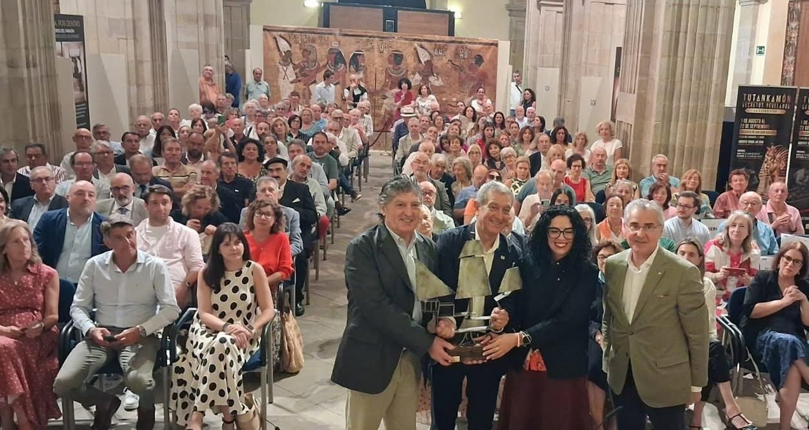 Entrega de la Carabela en el Palacio de Revillagijedo
