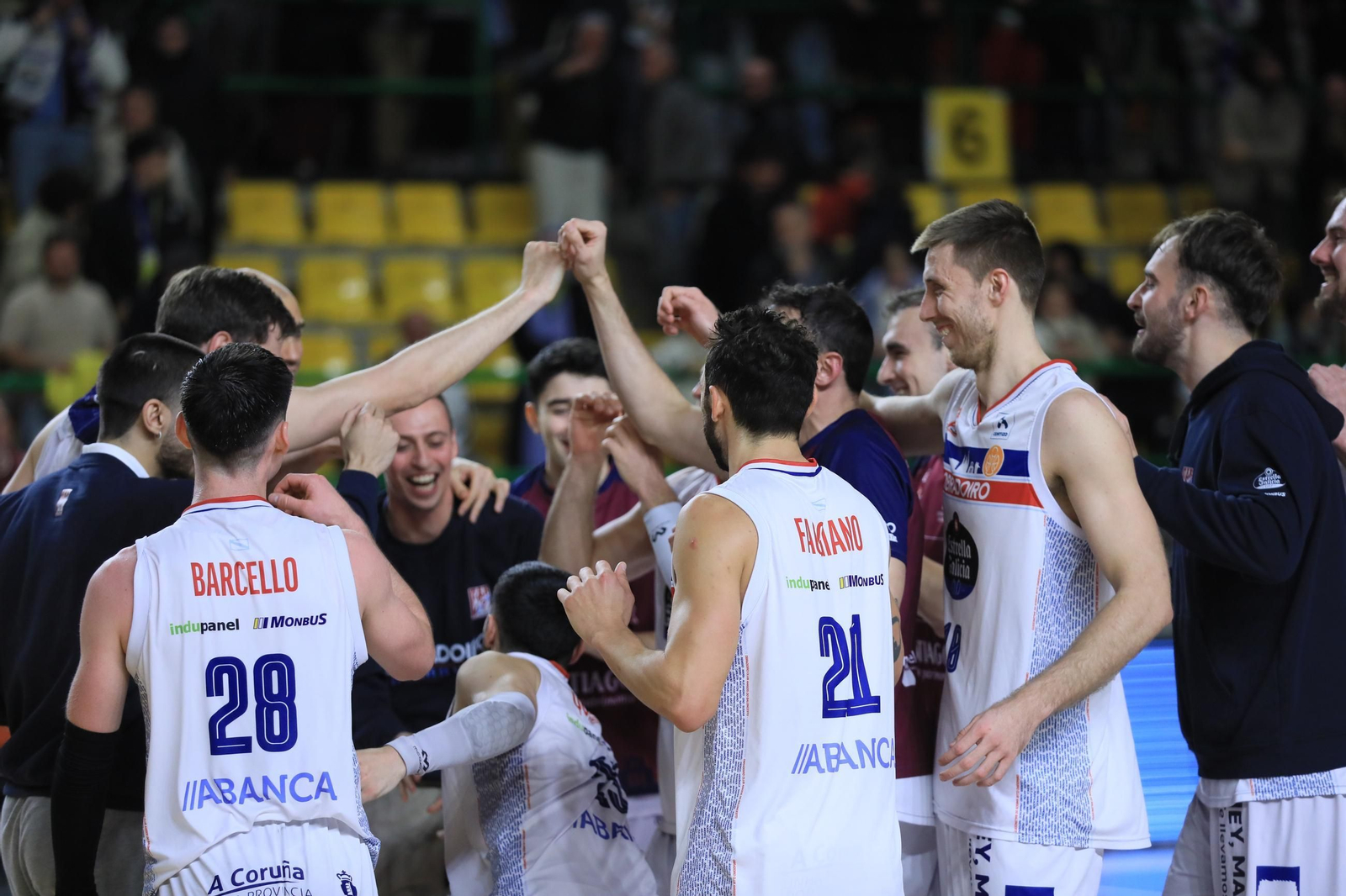 Galería | El Pazo, a reventar para el derbi COB-Obradoiro