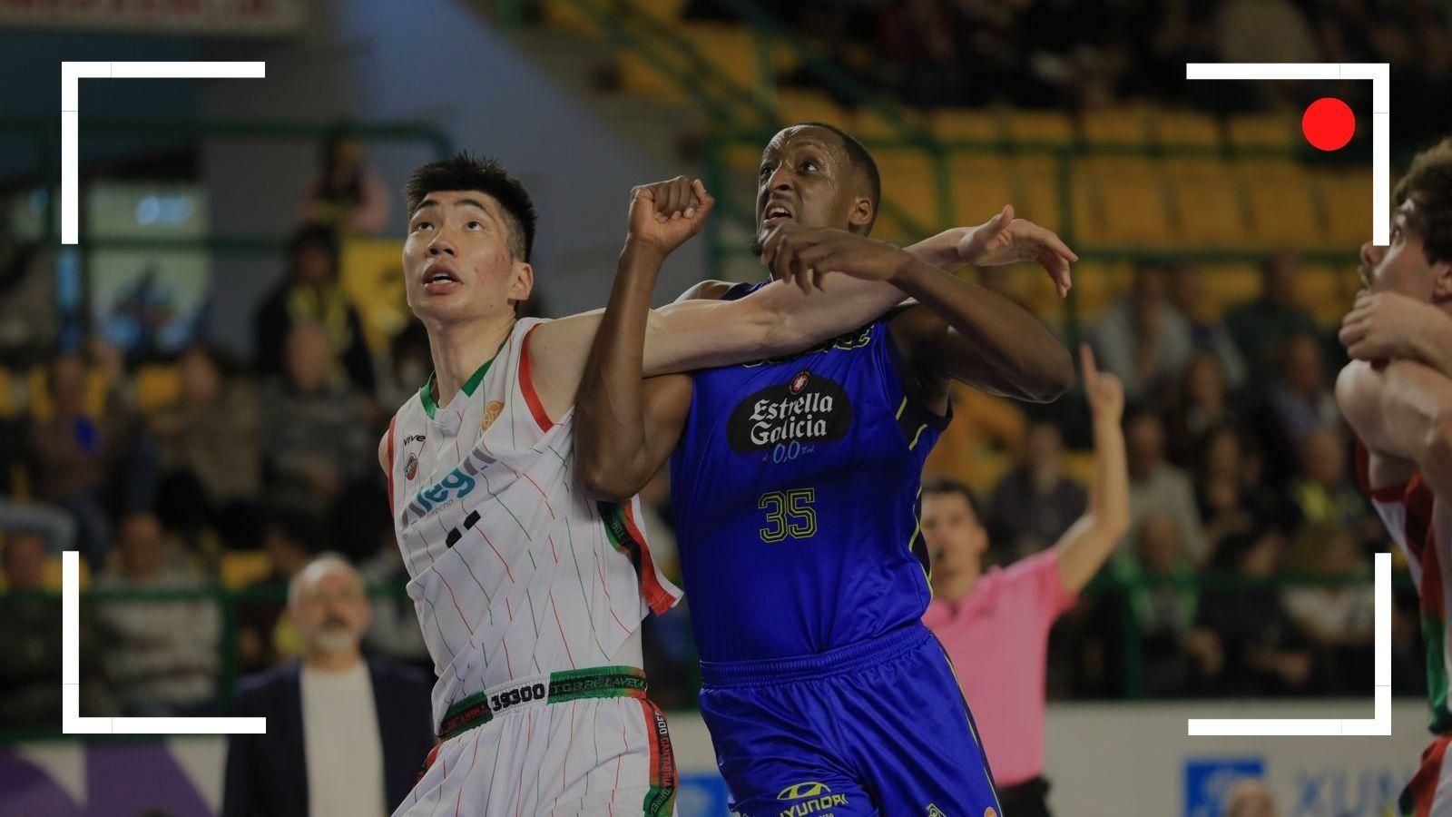 Romaro Gill pelea un rebote ante el Alega Cantabria