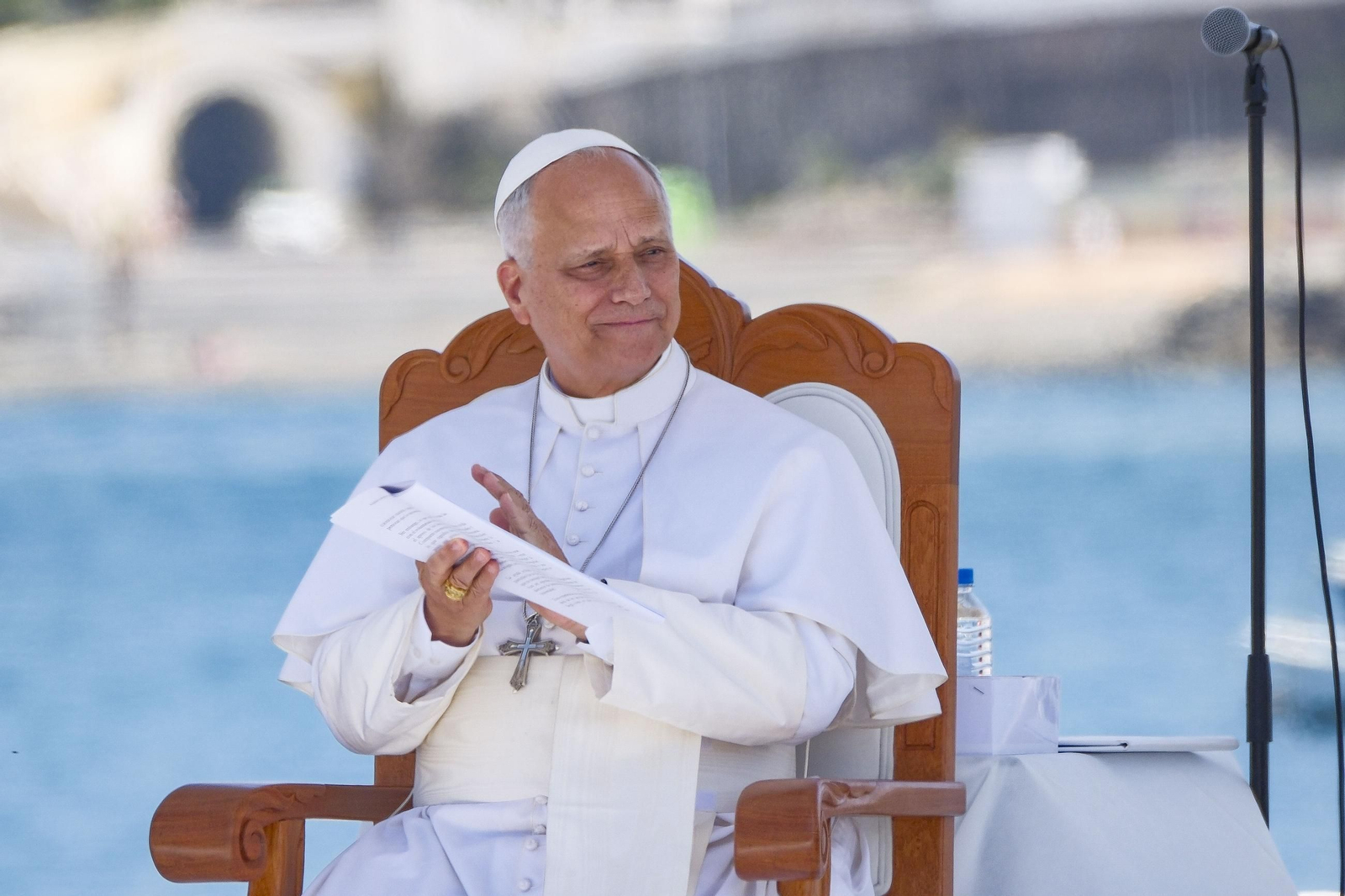 Galería | El papa León XIV se encuentra con migrantes en el puerto de Arguineguín