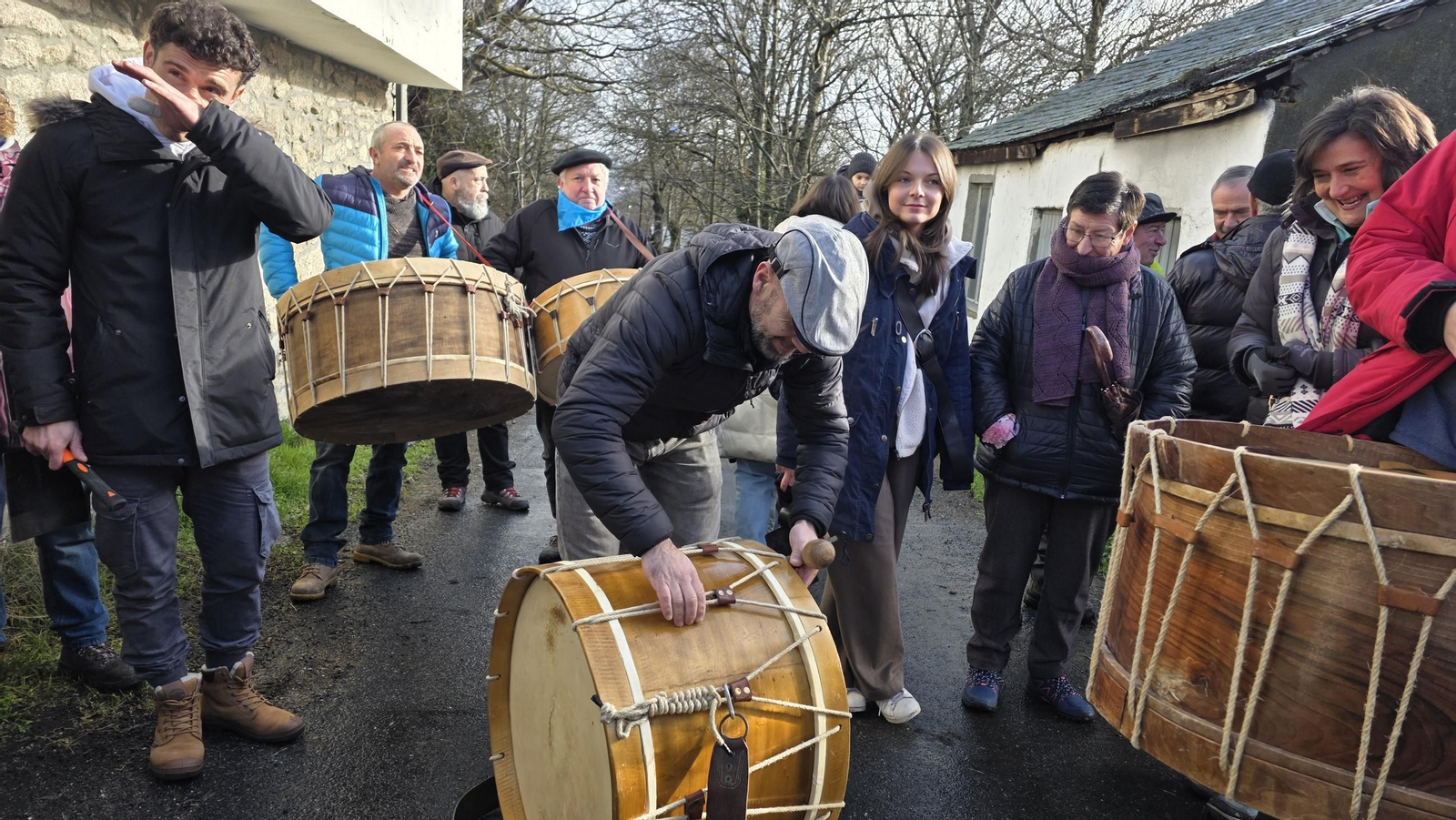 Galería | Los Palleirós llegan a Manzaneda con el inicio del Entroido