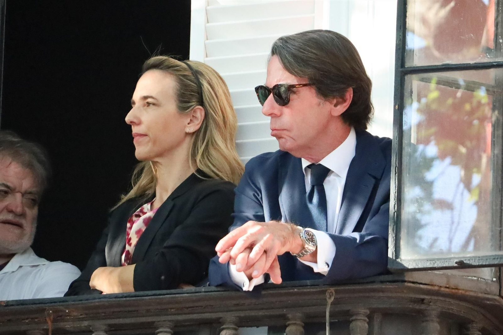 José María Aznar disfruta del Miércoles Santo en Sevilla junto a Cayetana Álvarez de Toledo.