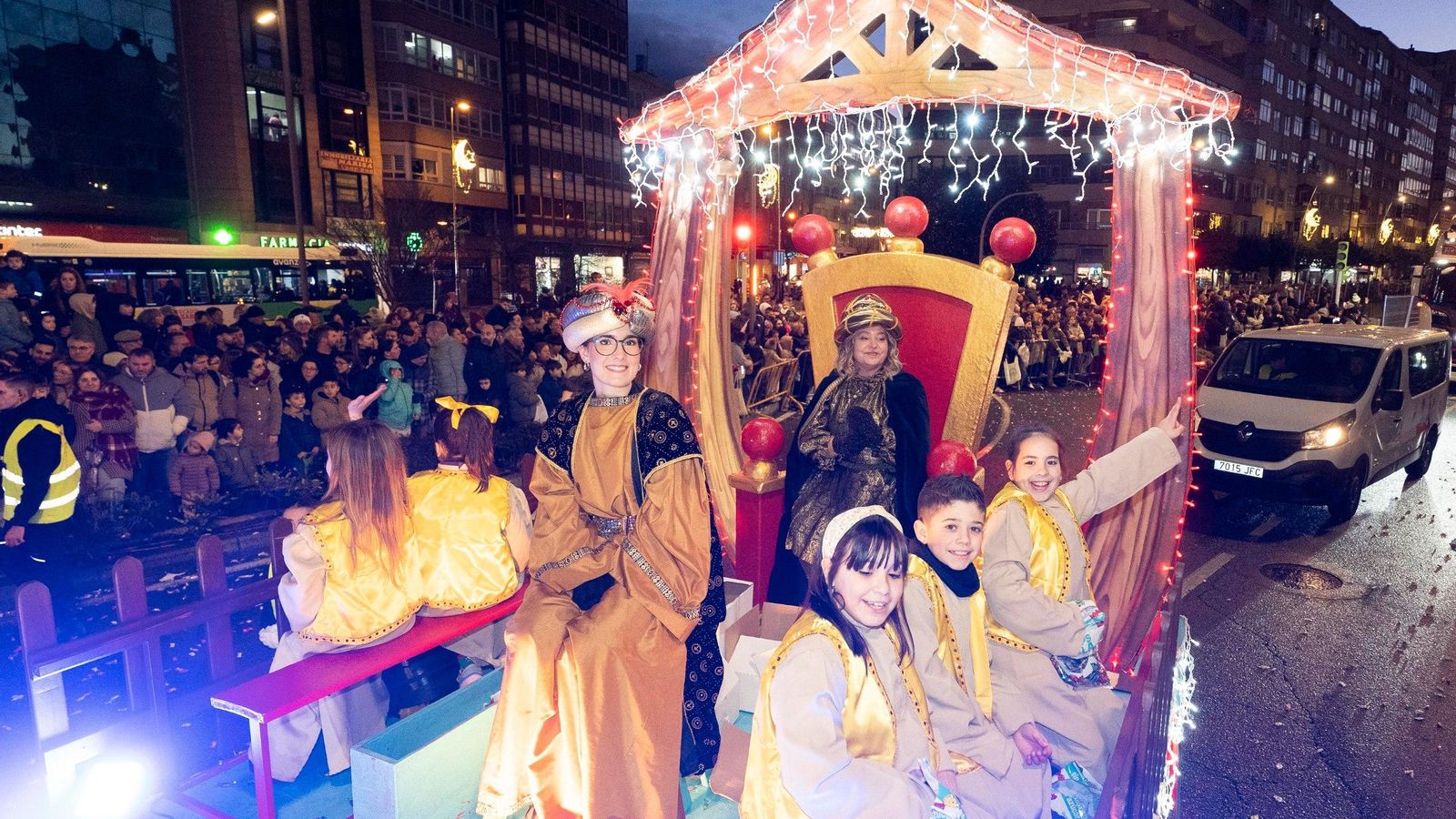 Galería | La Cabalgata de Reyes llena la ciudad de magia