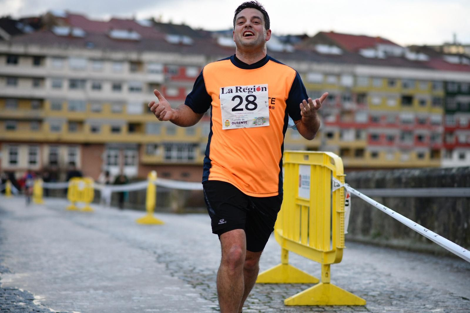 Los ourensanos despidieron el año corriendo (XESÚS FARIÑAS)
