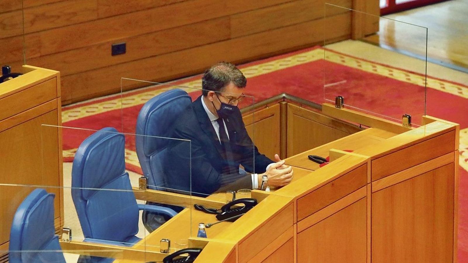 Feijóo reflexivo, este miércoles, en el Parlamento gallego