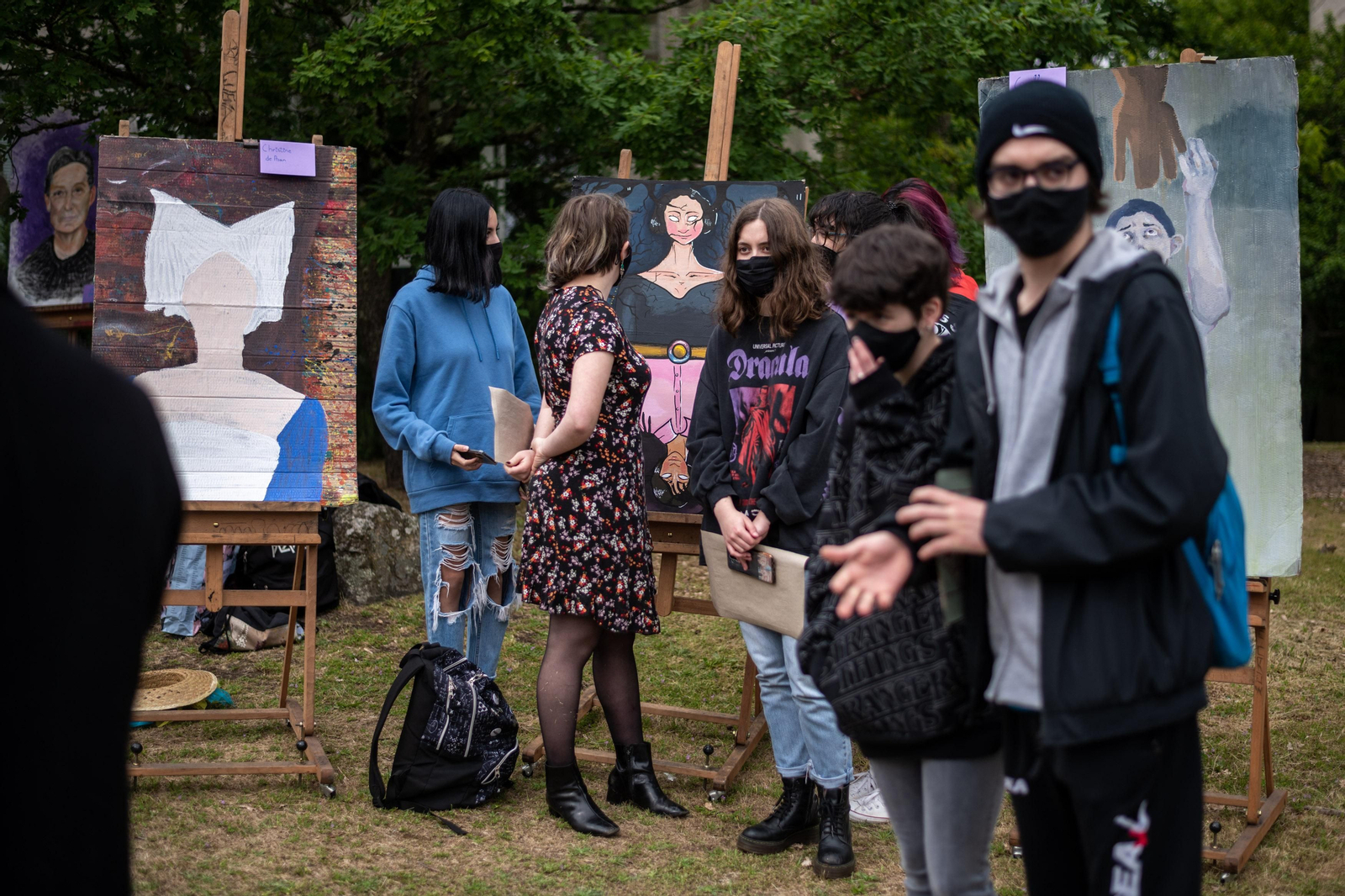 Actividade artística dos alumnos e alumnas de artes no exterior do instituto.