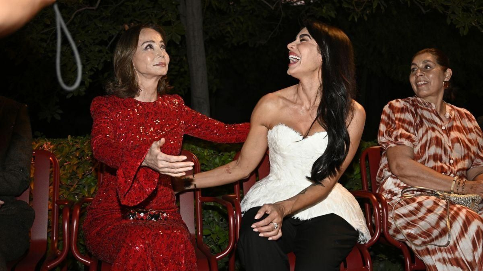 Isabel Preysler y Pilar Rubio en la Mercedes Benz Fashion Week Madrid.