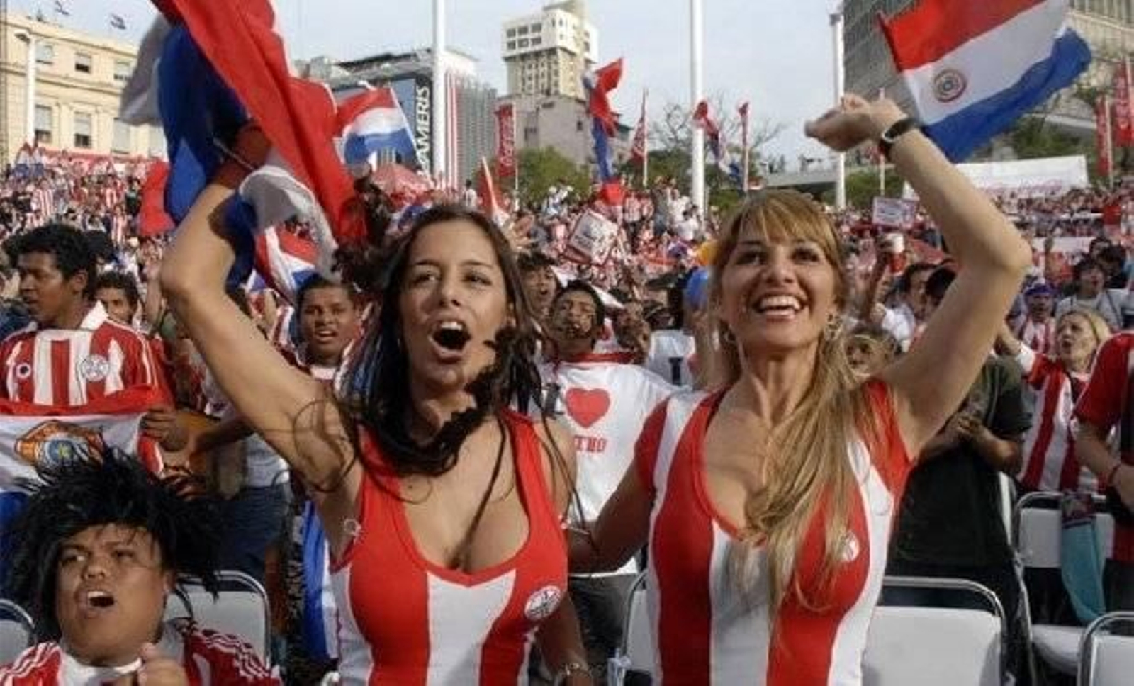 Larissa Riquelme se desnuda por Paraguay