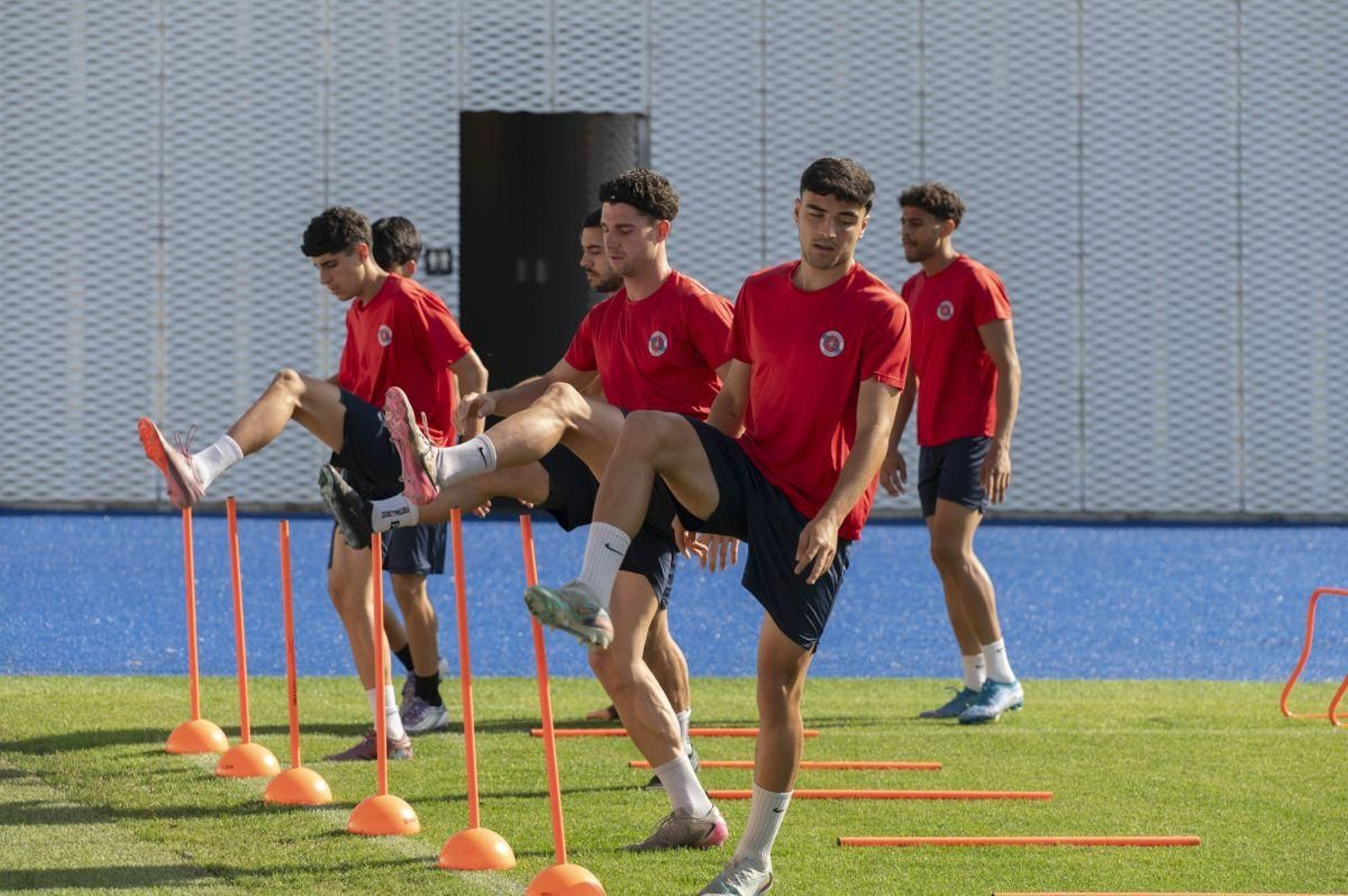 Los jugadores de la UD Ourense, durante el entrenamiento celebrado en   O Couto.