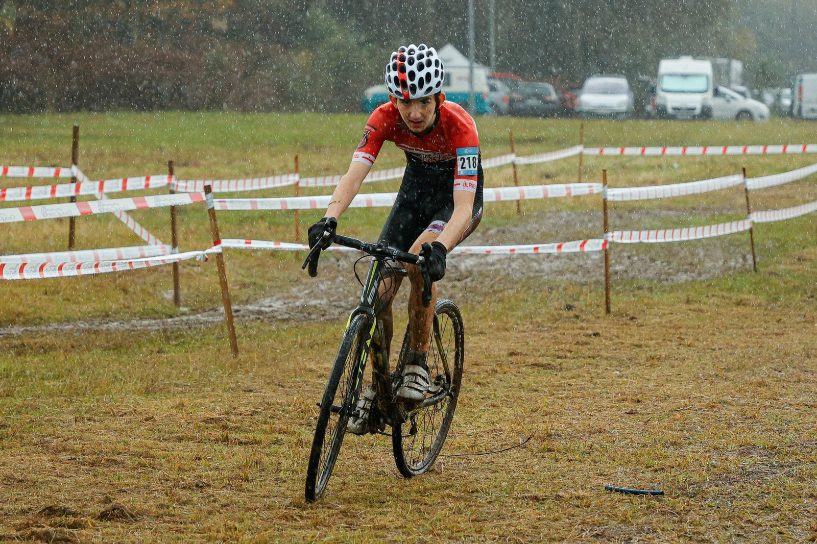 Galería | Más de 200 ciclistas compiten en el trofeo de ciclocross del Concello de Nigrán