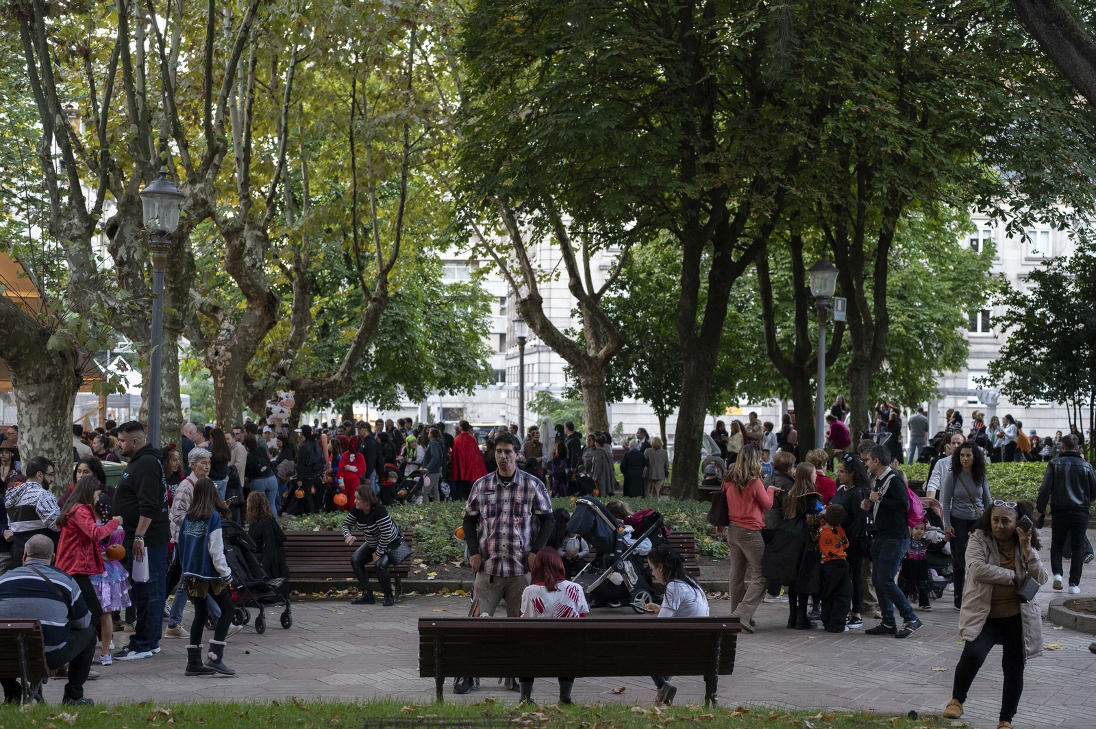 Galería | Ourense se transforma en una ciudad de miedo para celebrar Samaín
