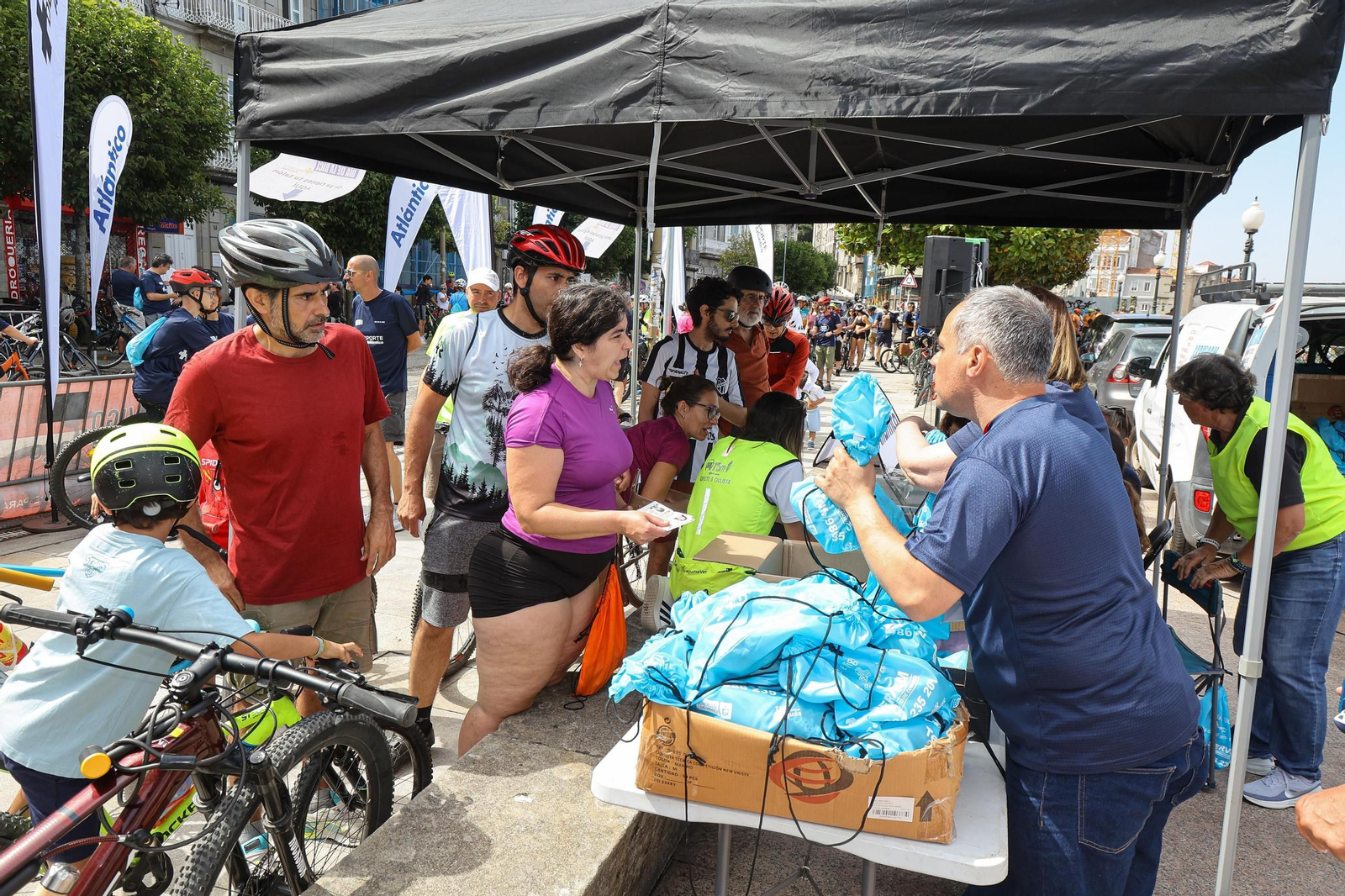 Galería | El ciclismo toma Vigo con la primera edición del Día de la Bici de Atlántico