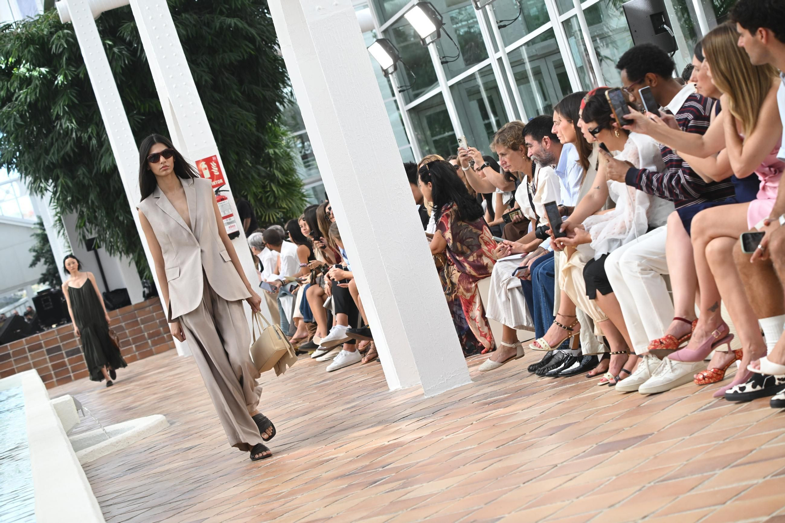 Todos los diseños presentados por Adolfo Domínguez en su regreso a la Fashion Week, en fotos