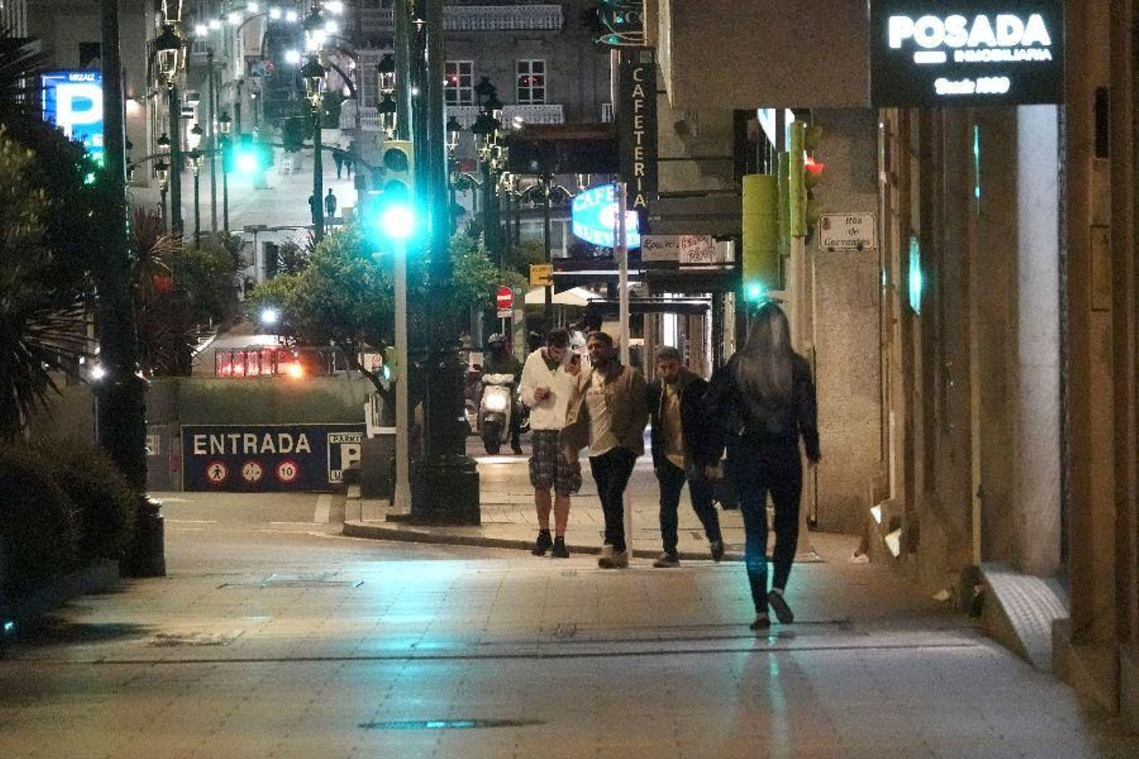 Primera noche sin estado de alarma en Vigo _ Vicente 08