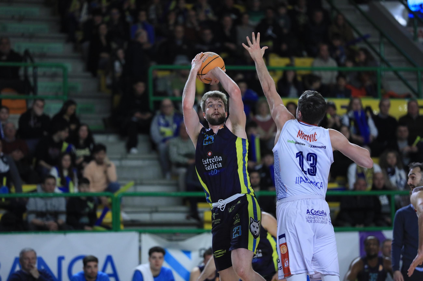 Galería | El Pazo, a reventar para el derbi COB-Obradoiro