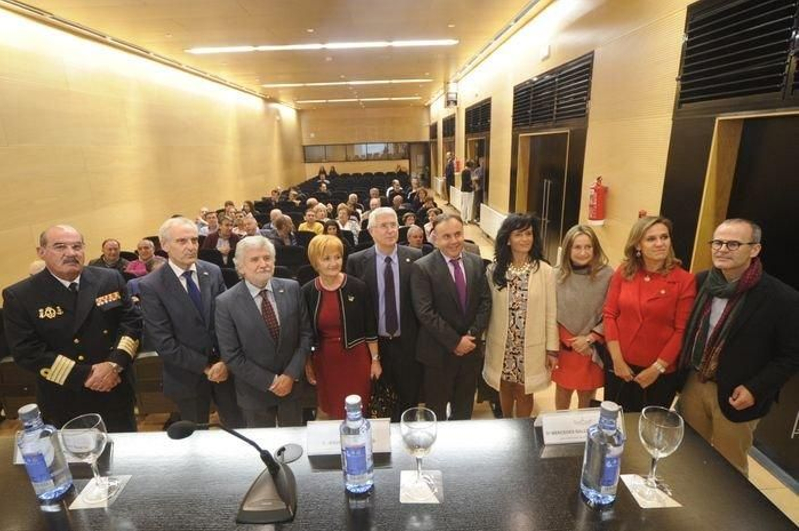 Rey Vich, Castro, Rosendo Fernández, Mercedes Gallego, De Juana, Julio Prada, Belén Iglesias, Sofía Godoy, Beatriz Badorrey y Jesús Vázquez, en la inauguración del nuevo curso académico de la Uned, en el centro cultural Marcos Valcárcel..
