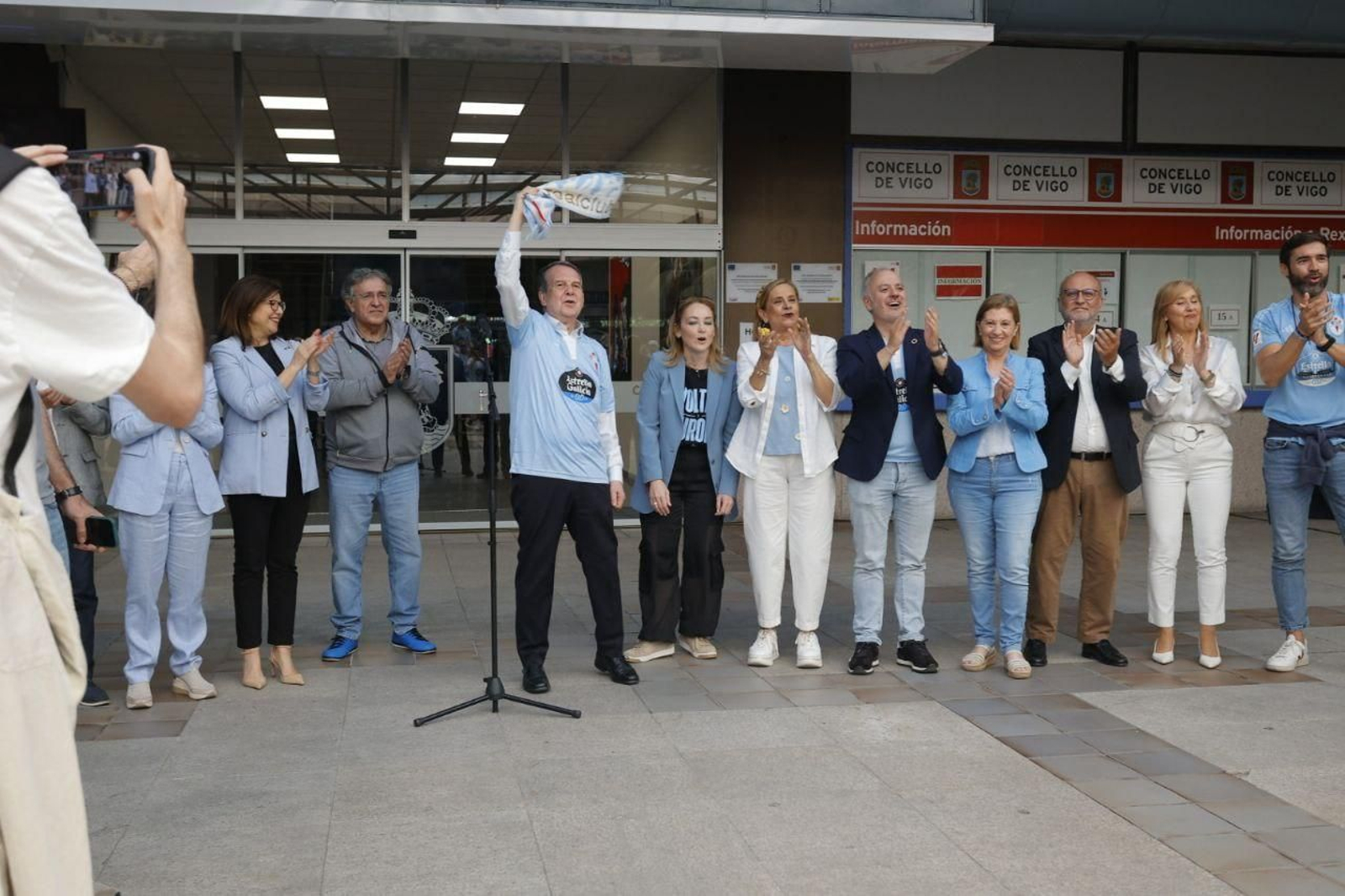 Galería | Fiesta celeste en Vigo por la vuelta del Celta a Europa