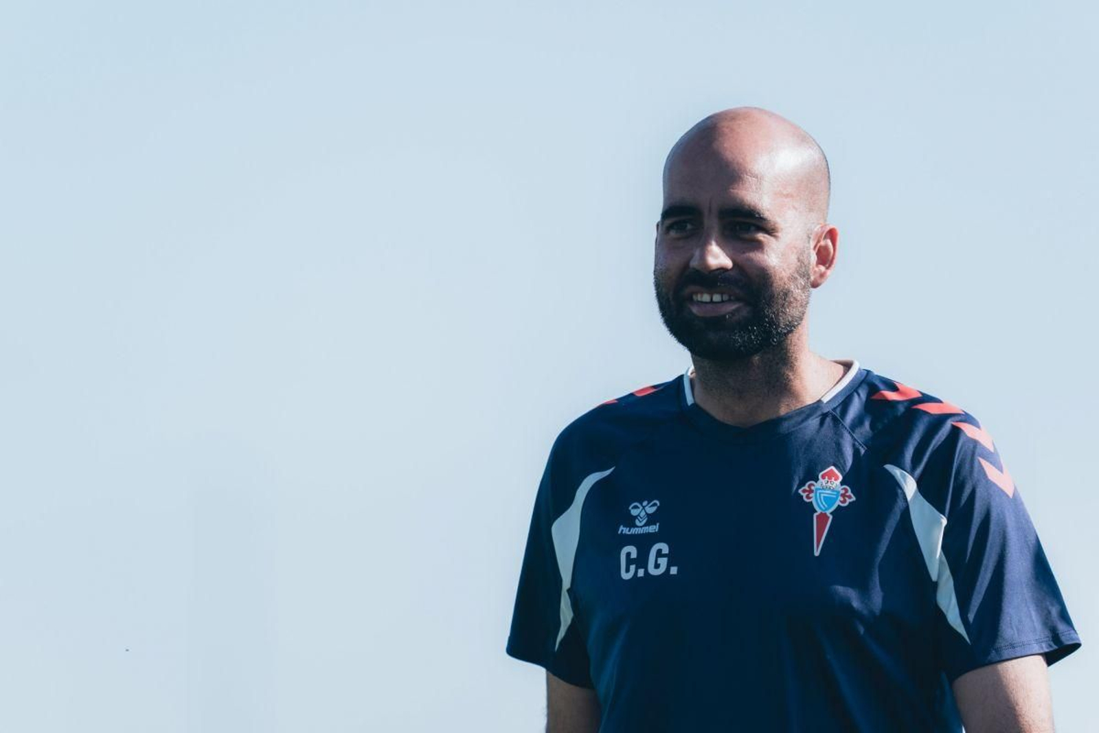 Claudio Giráldez durante un entrenamiento del Celta en la Cidade Deportiva Afouteza esta temporada.