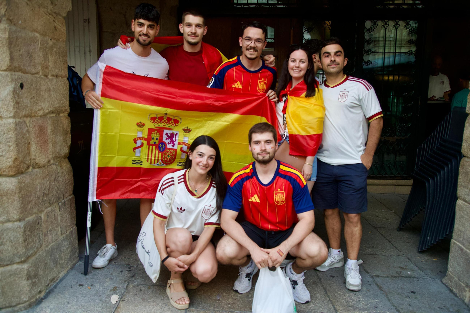 Galería | La provincia de Ourense se tiñe de rojo para apoyar a España en la final del Mundial