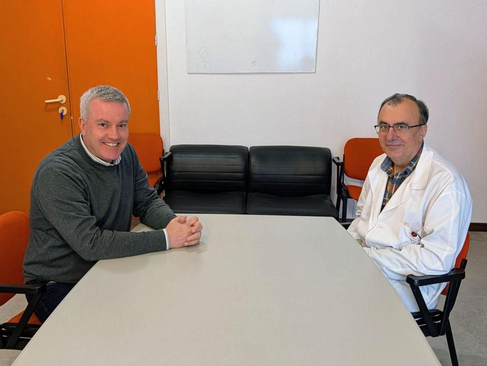 El alcalde, Luis Piña se reunió ayer con Ángel González,  jefe de servicio del Centro de Salud de A Cañiza.