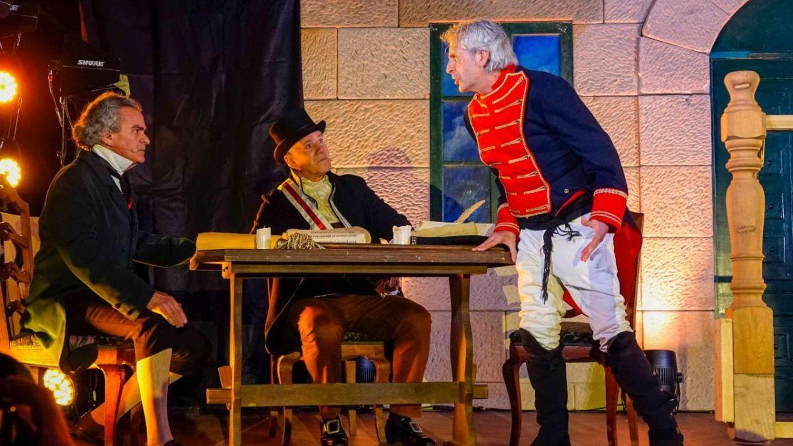 Tenso momento ayer de Alonso Cairo con su destitución