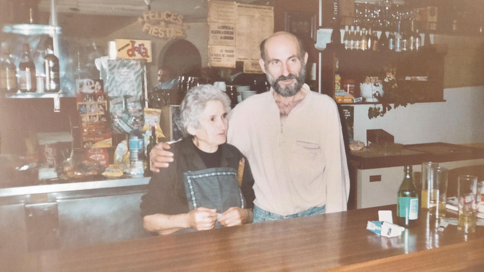 Coa súa nai no Mesón do Labrego.