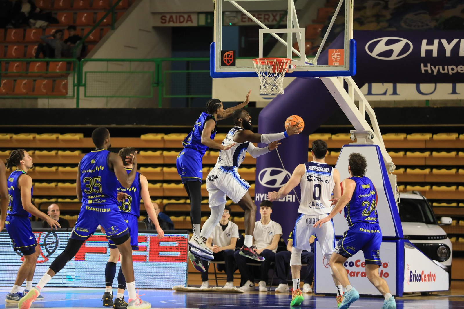 Galería |  El milagro en el Pazo para el COB fue competir