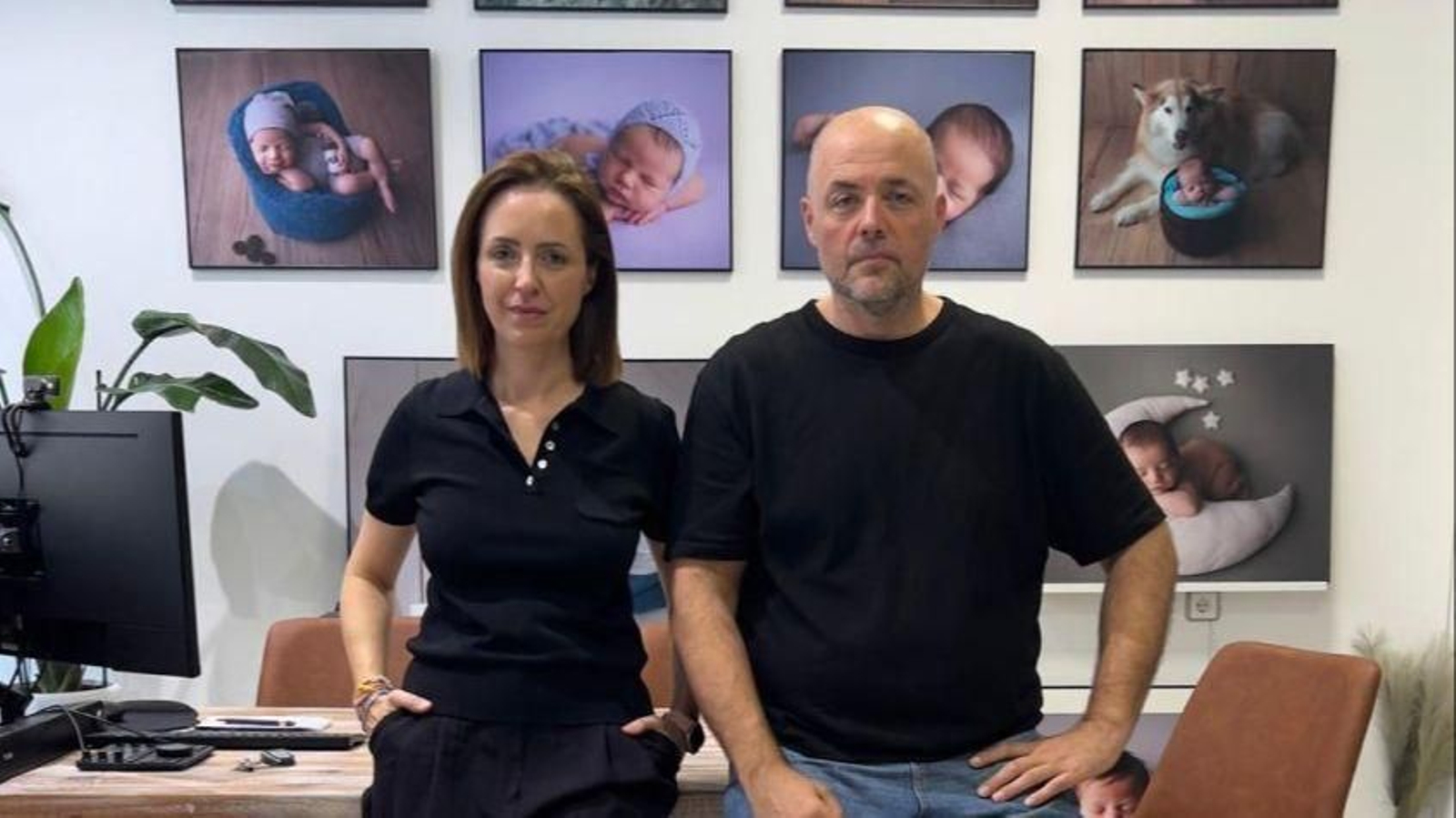 María y José Antonio (propietarios) en el estudio.