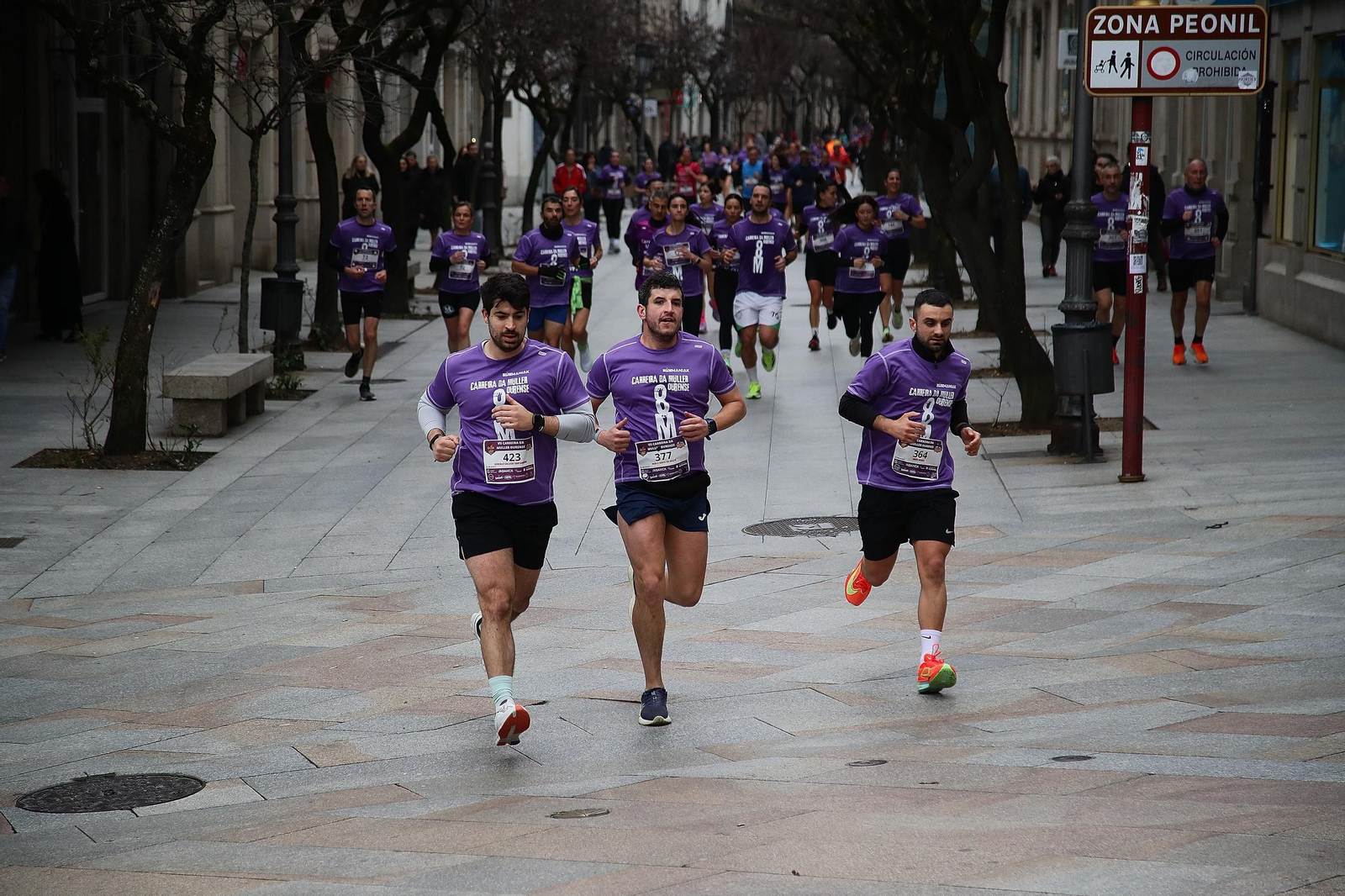 Galería | Ourense se viste de morado para correr la Carreira da Muller