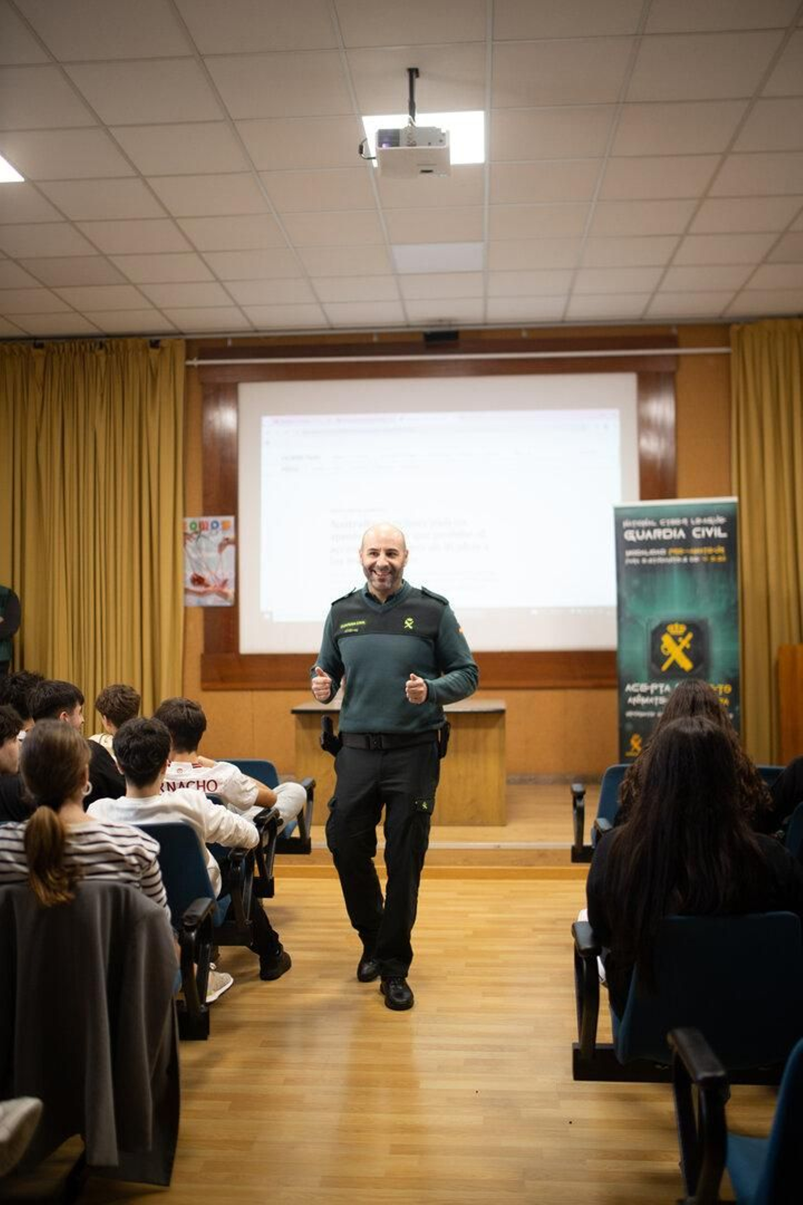 Presentación inicial sobre los riesgos de la navegación online.