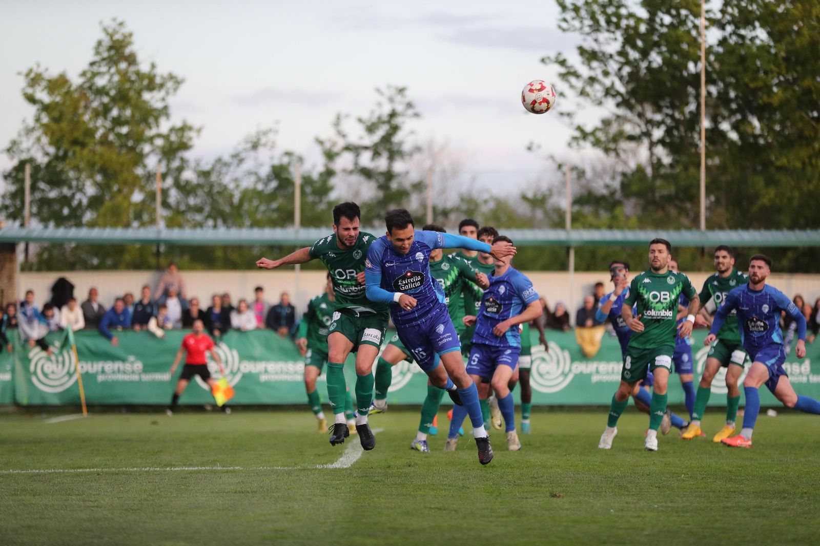 Galería | Empate a uno entre el CD Arenteiro y Ourense CF en el derbi termal