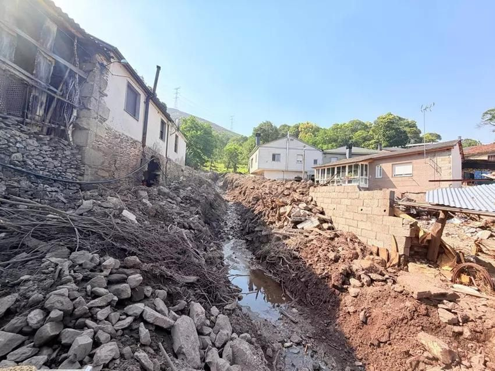 Galería | Enormes destrozos en A Bouza y Pradocabalos por las lluvias torrenciales
