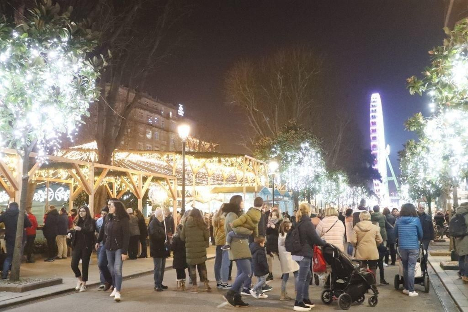 Los turistas invaden Vigo en el Puente36