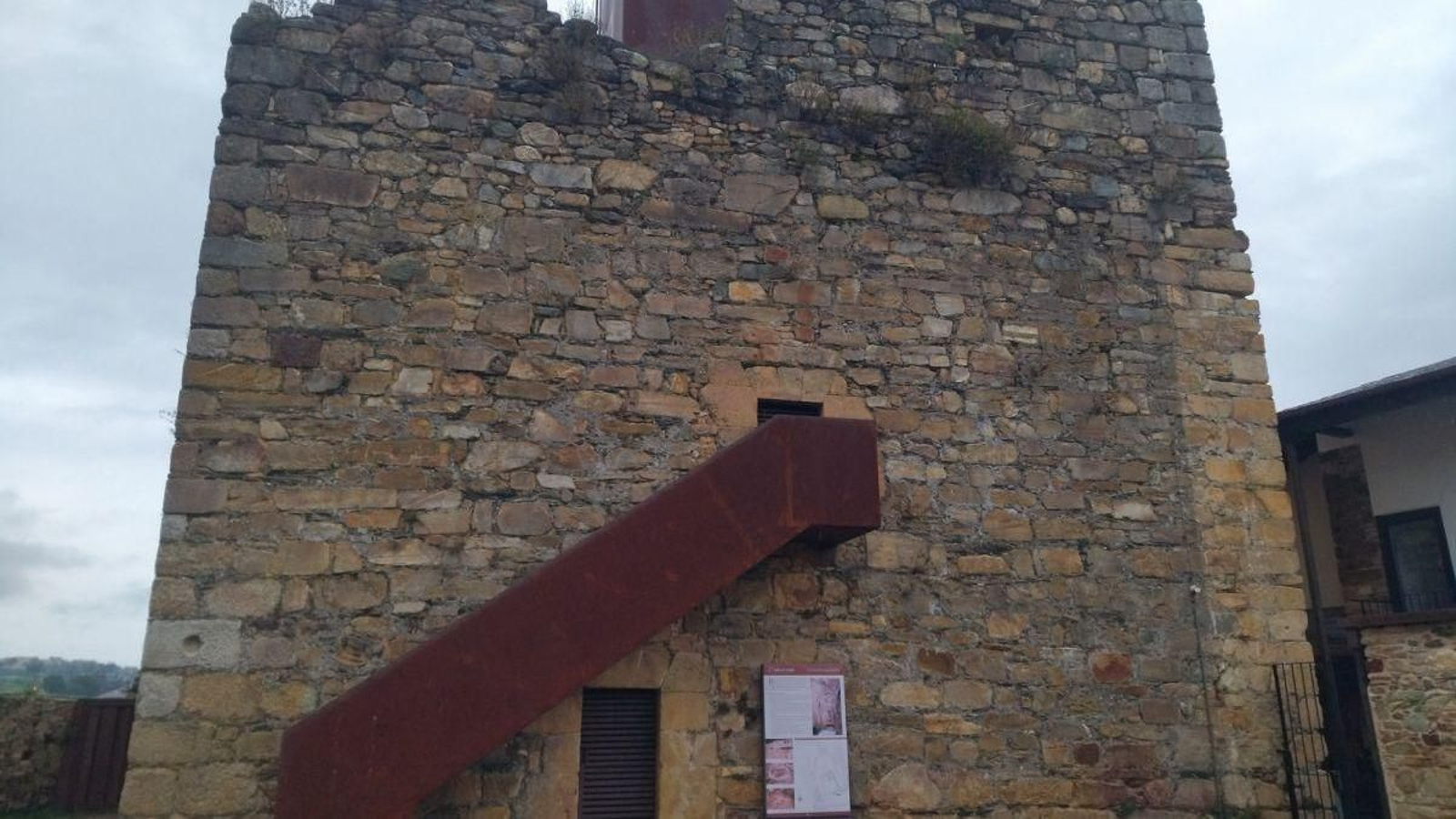 Torre del homenaje, en O Castro.