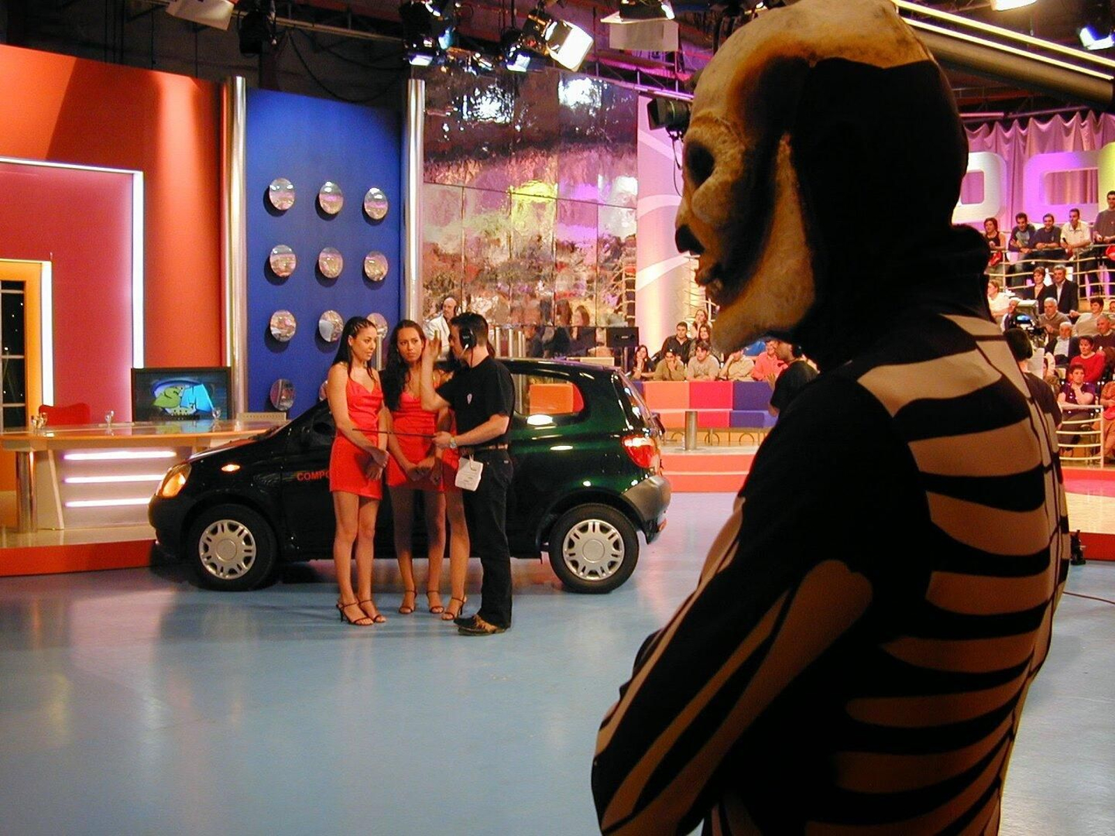 Atilano, el esqueleto que tocaba la trompeta cuando los participantes que debían cantar desafinaban.