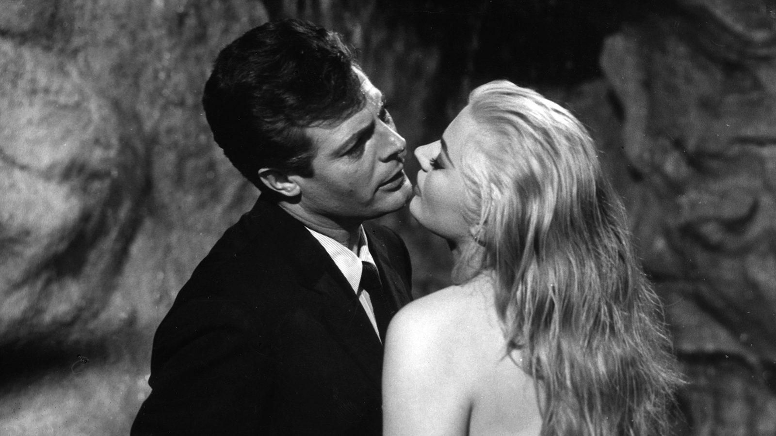 Marcello Mastroiani y Anita Ekberg en un fotograma de "La Dolce Vita", de Fellini.