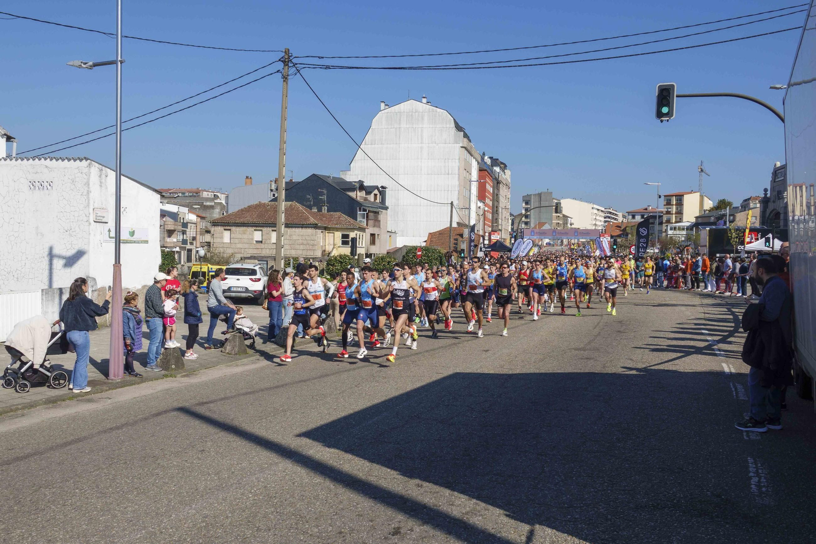 Galería | Pequeños y mayores se divierten en la 10K de Porriño