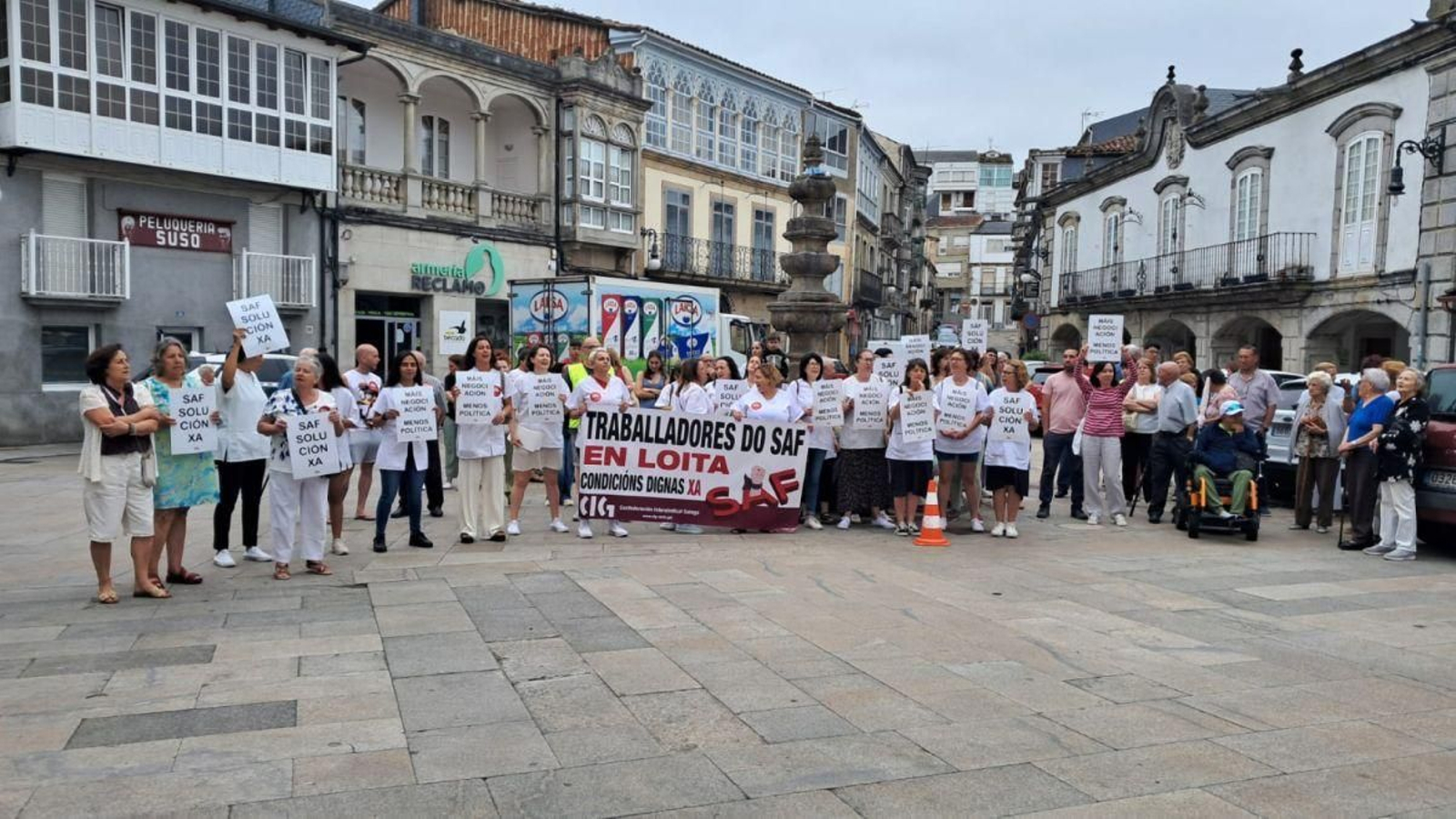 Trabajadoras del SAF durante la concentración.