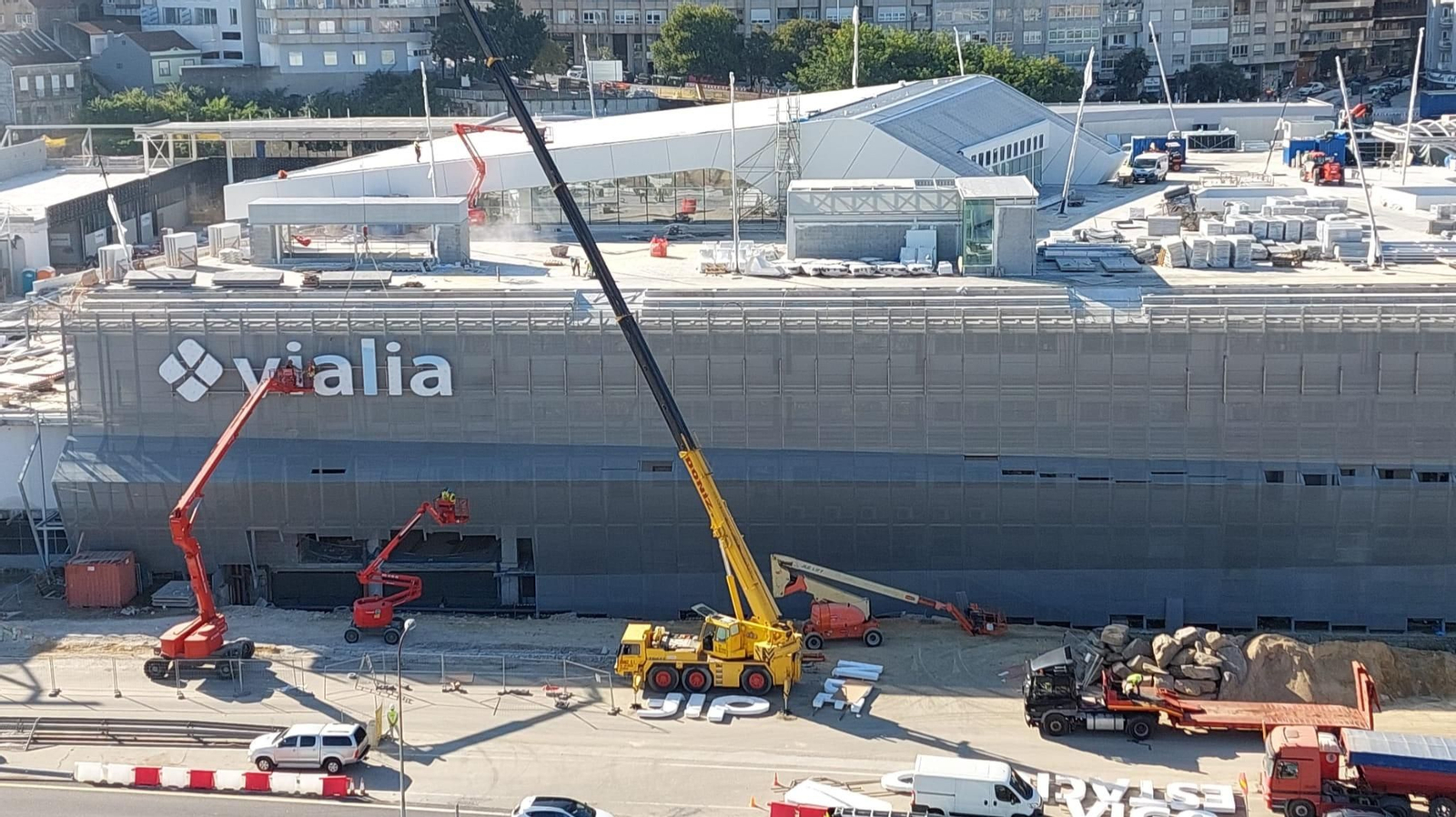 Vialia incorpora más locales de moda y restauración a pocas semanas de su apertura.